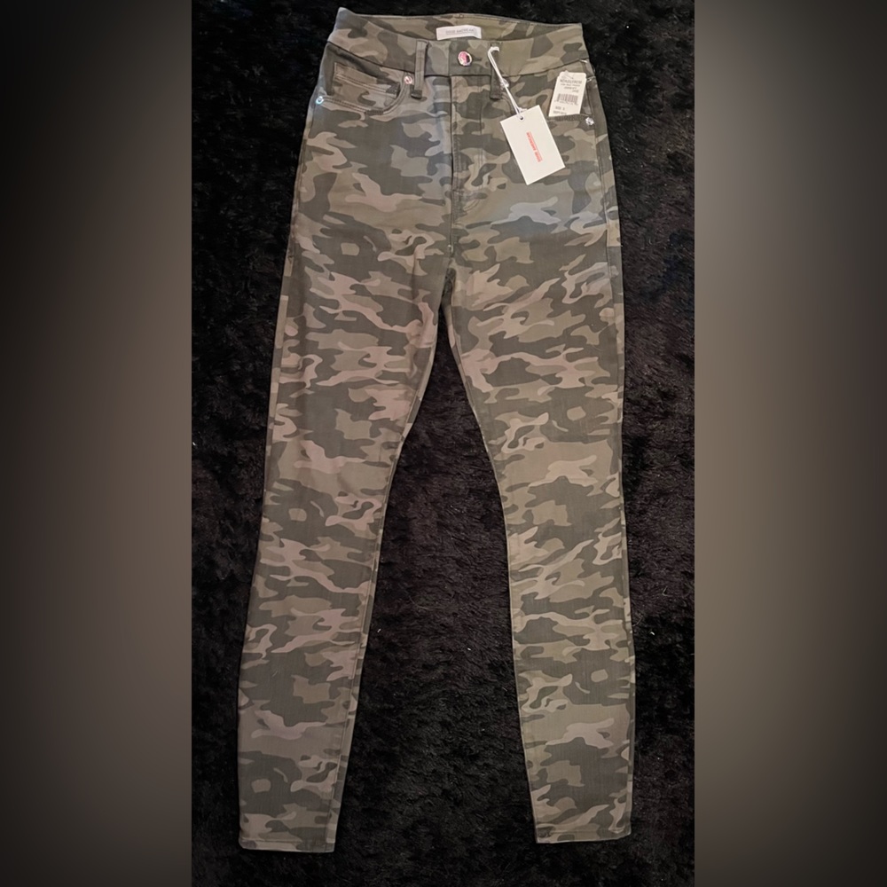 NWT GOOD AMERICAN GOOD WAIST SKINNY JEAN IN CAMO GREEN - SIZE 26